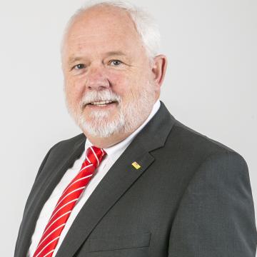 Wilhelm Gschossmann mit roter Krawatte